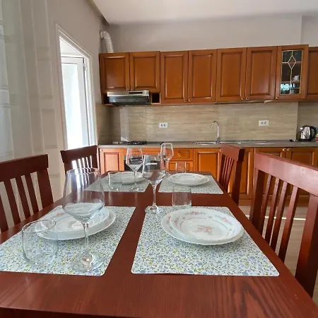 Luna Apartment *